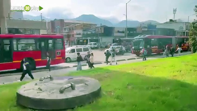 ¡Caos total! Bloqueos por protestas paralizan troncales de TransMilenio en varias zonas de Bogotá