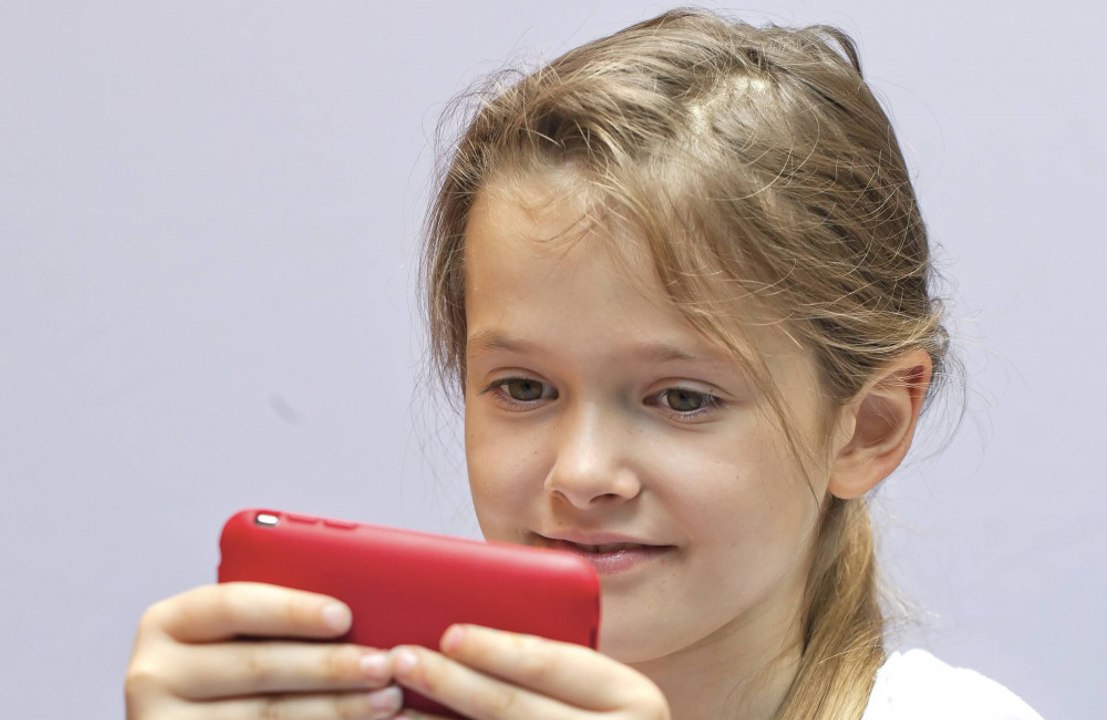 Youngsters may face overnight social media ban