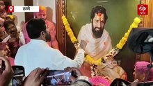 बाळासाहेब ठाकरेंच्या प्रतिमेला रंग लावून आनंद आश्रमात एकनाथ शिंदेंनी साजरी केली धुळवड!