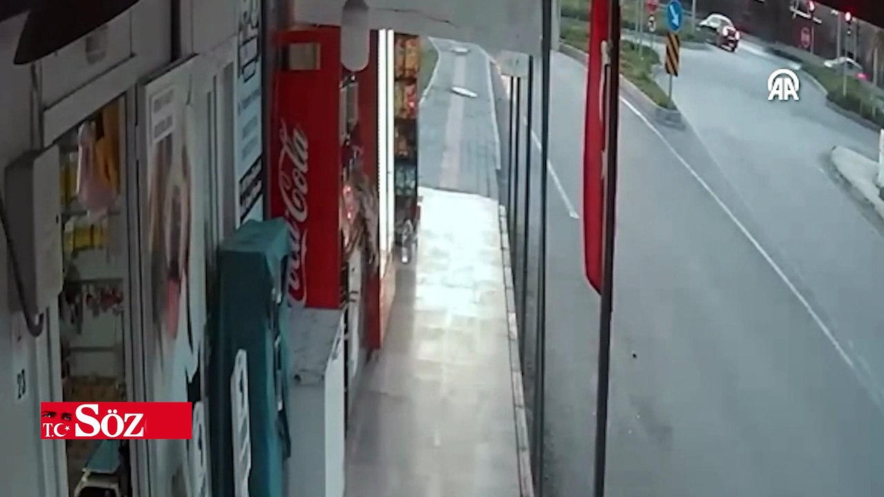 Hatay'da otomobilin kırmızı ışık ihlali yapan motosiklete çarpması sonucu 2 kişi yaralandı