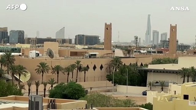 Due droni contro l'ambasciata Usa a Riad, domato l'incendio