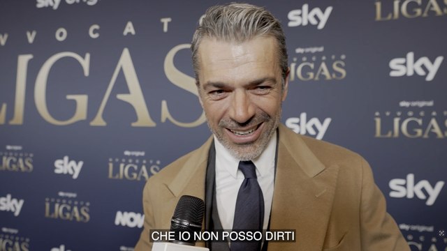Luca Argentero diventa avvocato nella nuova serie Sky: «I capelli tinti? Solo per il cinema. Nella vita non li tingerò mai»