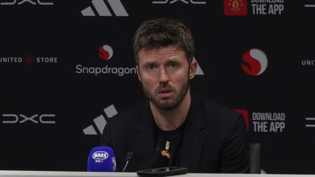 Carrick laughs off suggestions he has Utd job ahead of Newcastle trip