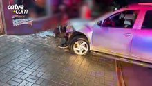 Motorista bate carro contra parede de conveniência no bairro Santa Cruz