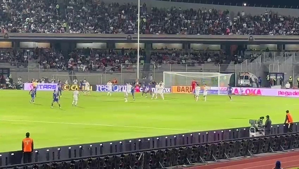 ¡Álvaro Angulo le devuelve la ventaja a Pumas!