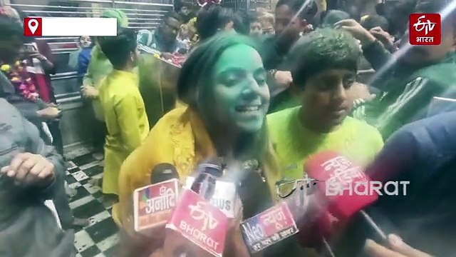 रंग-गुलाल से सराबोर हो रही कान्हा की नगरी मथुरा, मंदिर, आश्रम, और घर और गलियों में मची है होली की धूम