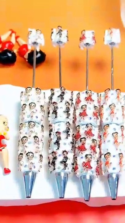 Beadable Clay Pens with Old Girl Character and White Pearls, Random Mix