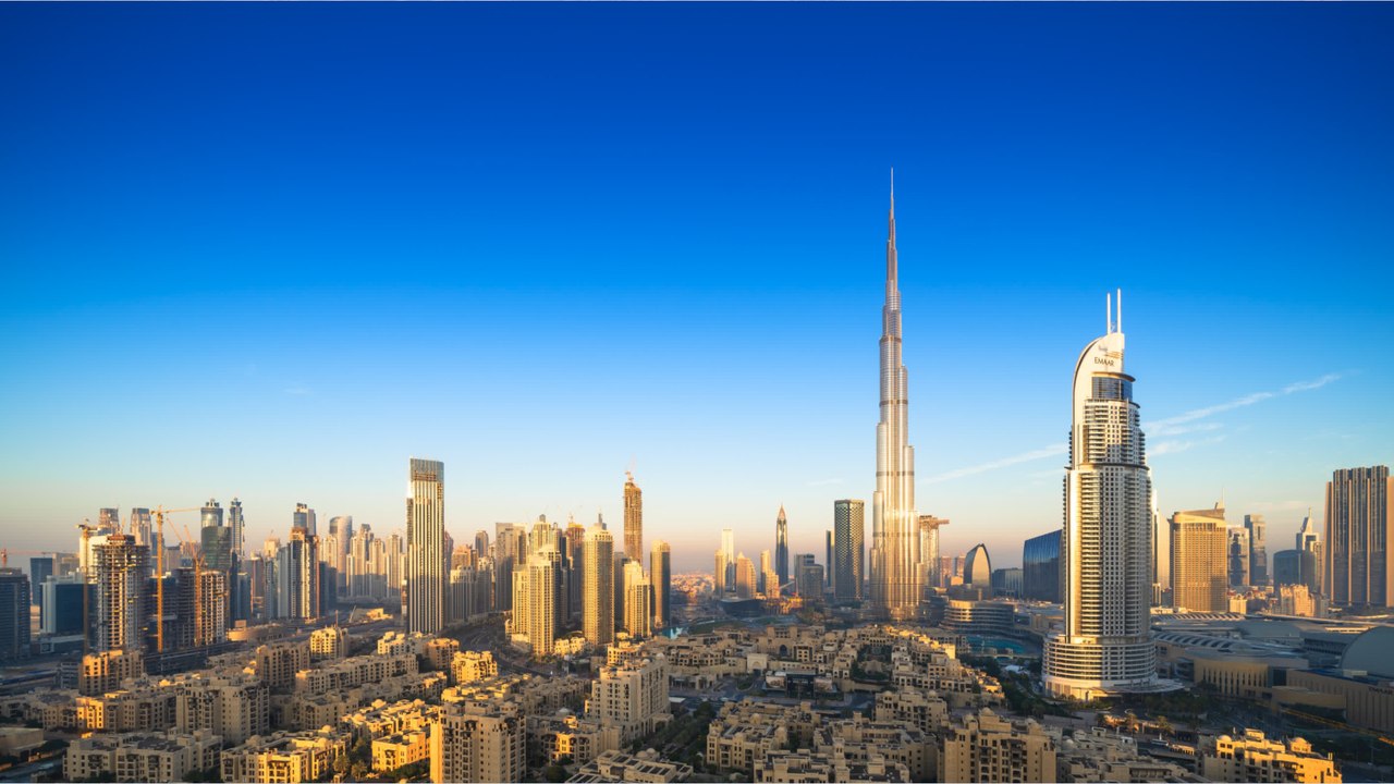 Dubaï : les influenceurs ont-ils changé de discours par peur d'une amende ?