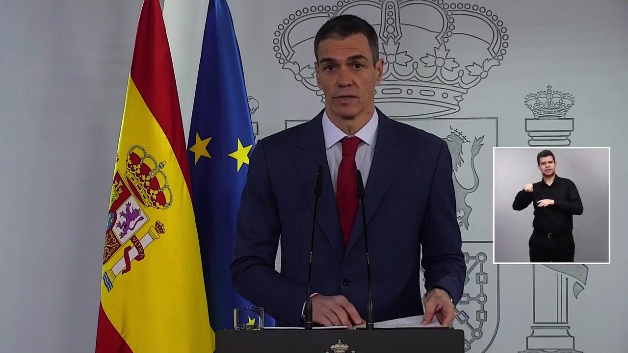 Sánchez se recrea en su alegato contra Trump... ¡hablando de Aznar, Bush y la guerra del Golfo de 2002!