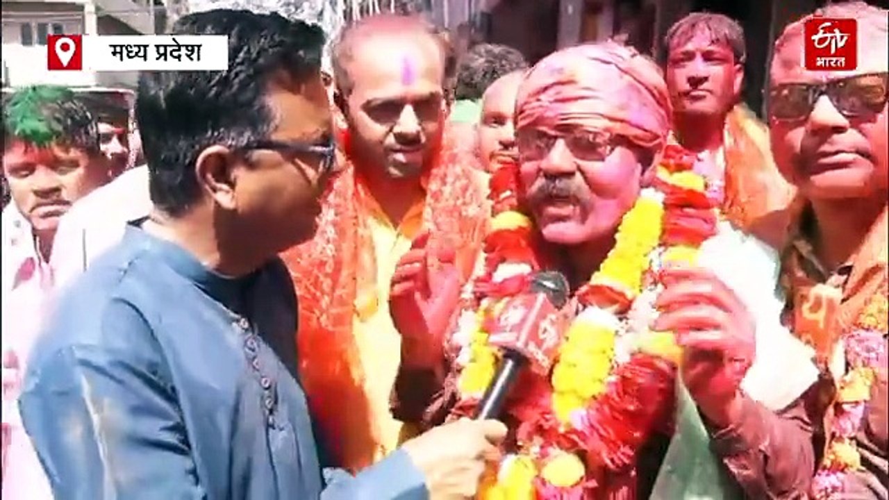 राजधानी में निकला चल समारोह, जमकर उड़ा रंग-गुलाल, रंगों में सराबोर नजर आए युवा