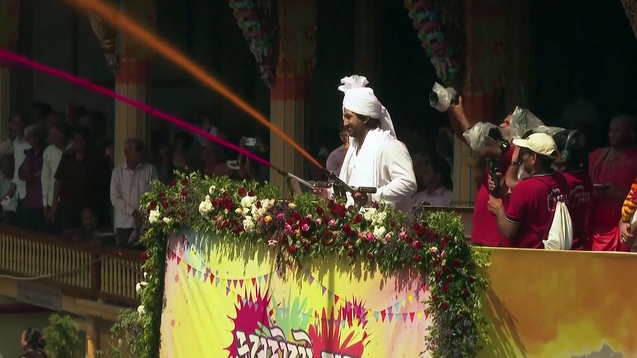 Индия: Холи раскрасил улицы и собрал толпы по всей стране