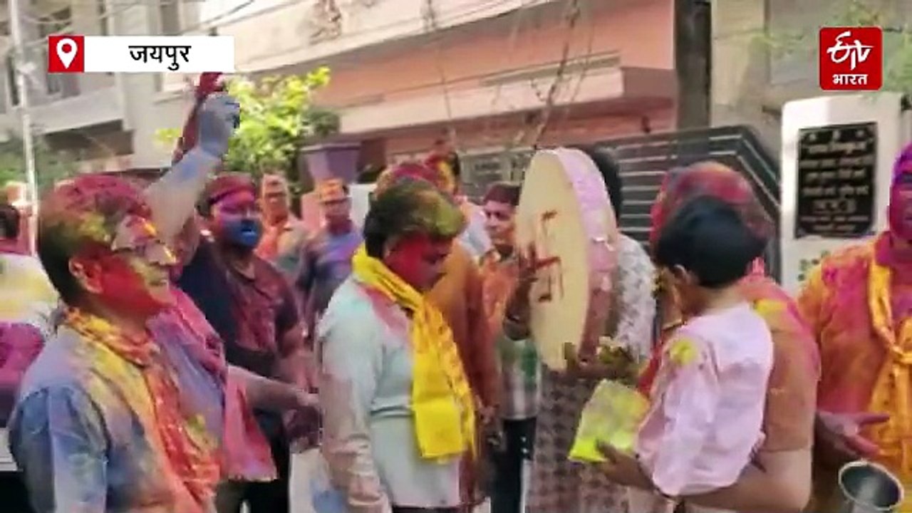 Holi 2026 : पिंकसिटी में जमकर उड़ा गुलाल, कहीं चंग-ढाप तो कहीं डीजे की धुन पर थिरके युवा, विदेशी मेहमान भी रंगों से सराबोर