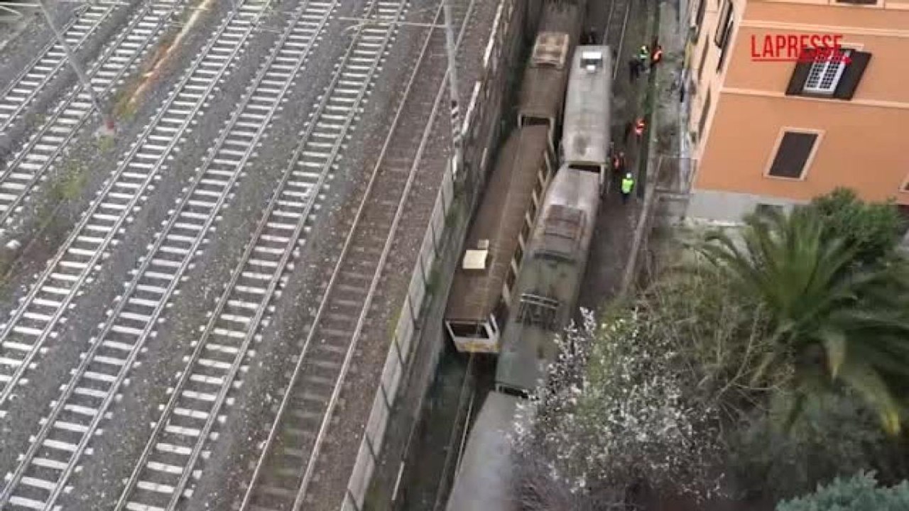 Roma, scontro tra due treni Atac all’altezza di via Prenestina. «Ho sentito un botto incredibile»