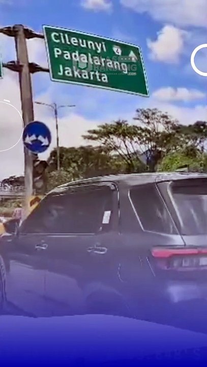 Truk Terguling di Tol Pasteur Rabu Siang, Arus Lalu Lintas Padat Panjang