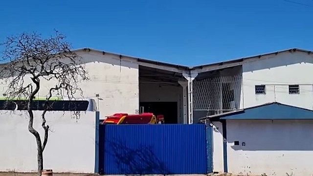 Vítima ferida por arma de fogo é socorrida pelo Siate no depósito da Receita Federal