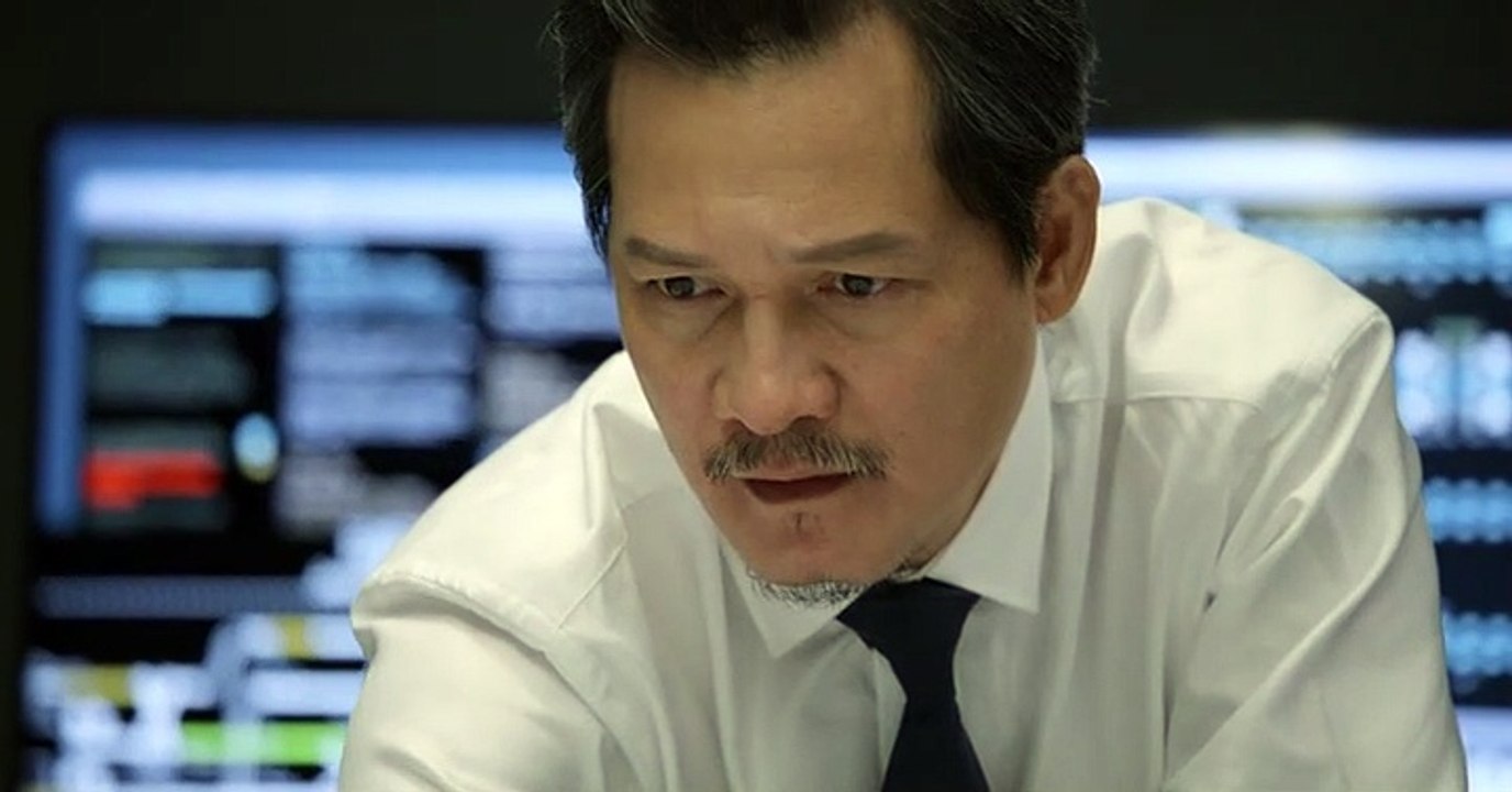 Circle Line (2023) - CHINESE movie It follows commuters trapped on a last subway train that veers into an abandoned tunnel, where they are hunted by a monster.