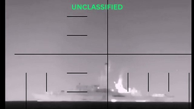 Iran, il sottomarino Usa affonda la nave di Teheran con un siluro – Video