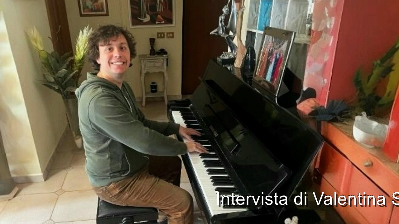 Rocco Roca Rey si racconta. Dalla Viareggio della nonna Stefania Sandrelli agli studi a Siena