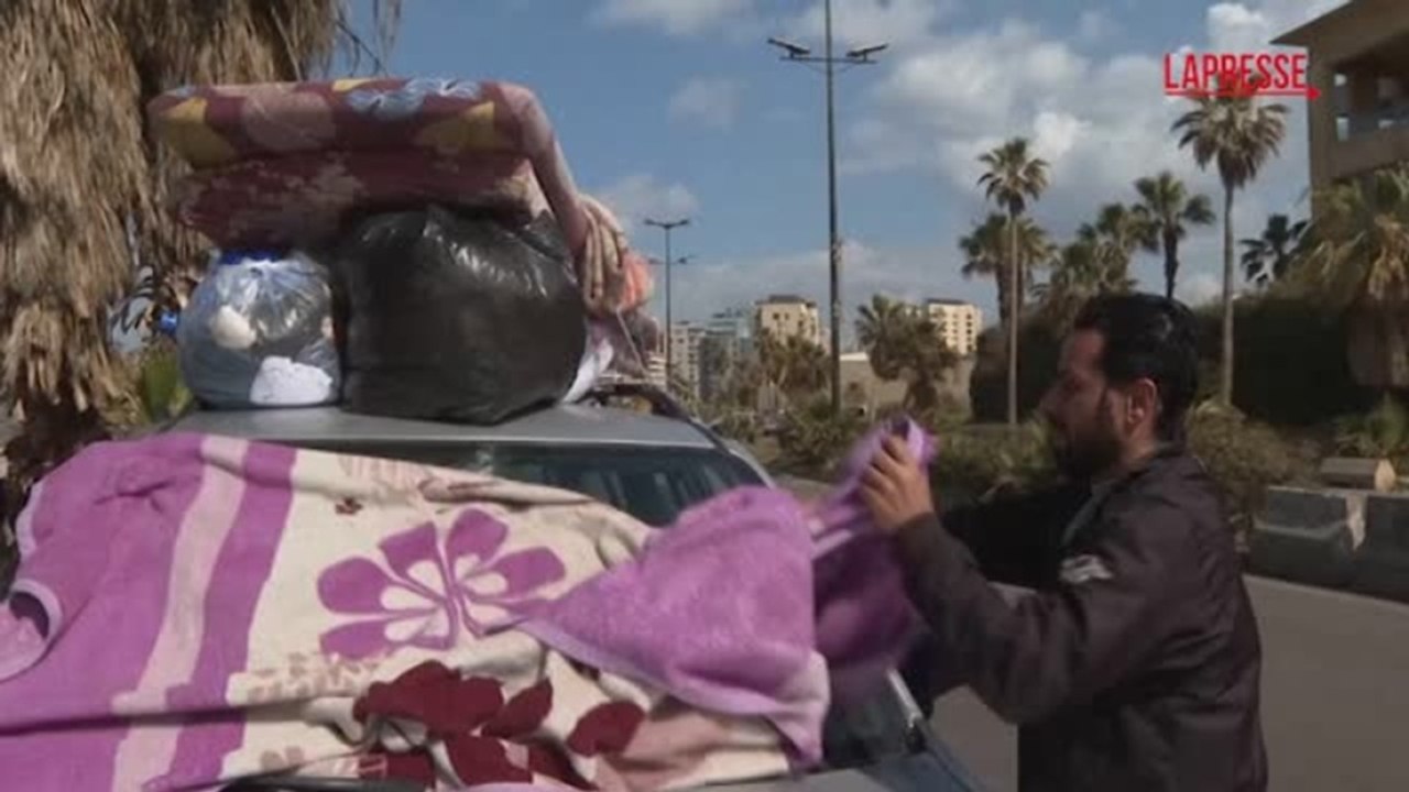 Libano, sfollati dormono in strada a Beirut dopo i raid israeliani