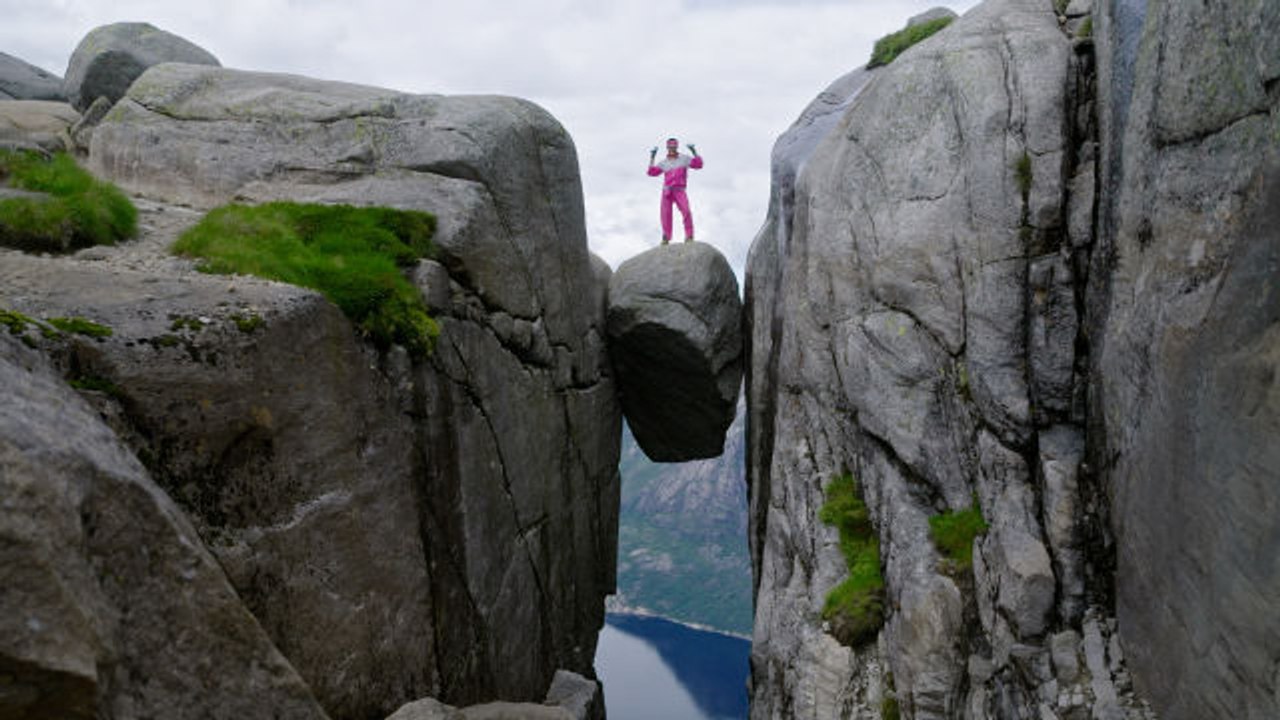 Has Taking the Perfect Photo Ruined Tourism in “The Spectacle”?