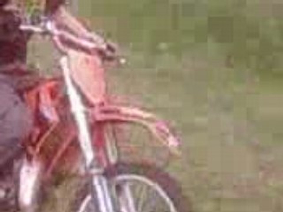 jéjé en ktm ki fer in saut!