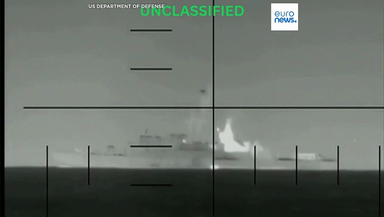 Пентагон показал видео торпедной атаки США на иранский военный корабль