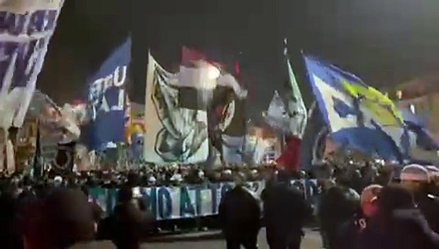 Estremo atto d'amore : lo striscione dei tifosi della Lazio