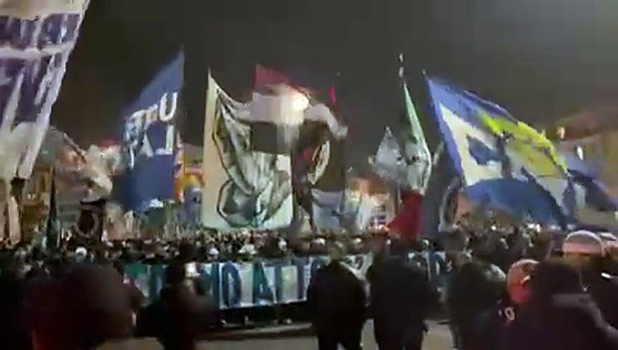 "Estremo atto d'amore": lo striscione dei tifosi della Lazio