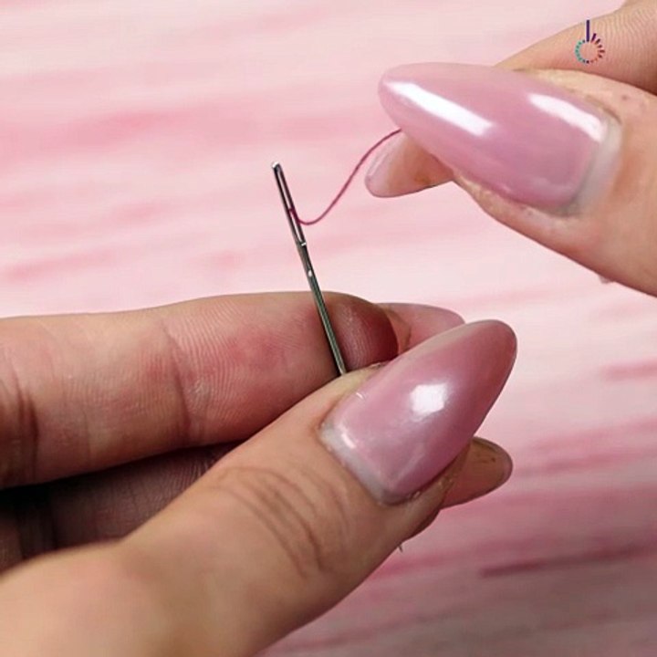 Save time with this super easy needle threading hack