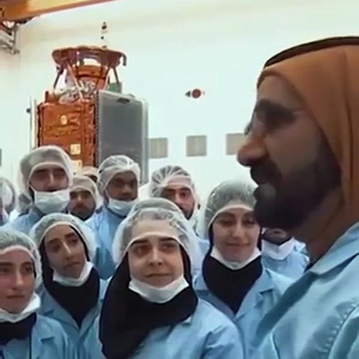 الشيخ محمد يؤكد للاماراتيين أنهم صنعوا التاريخ سواء دخل مسبار الامل مدار المريخ أم لا