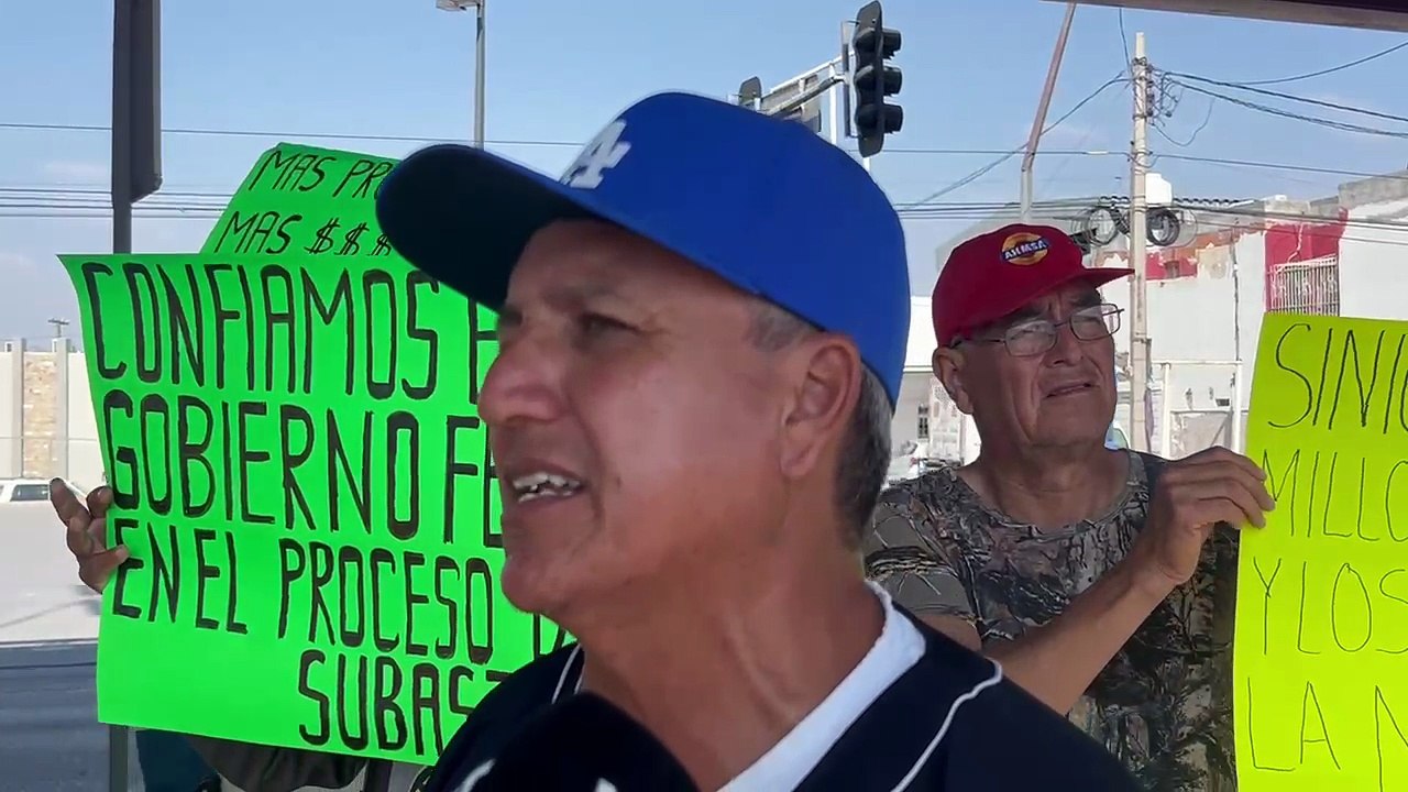 Trabajadores de Altos Hornos de México protestan