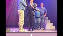 Uccio de Santis con il suo spettacolo scusi per hollywood