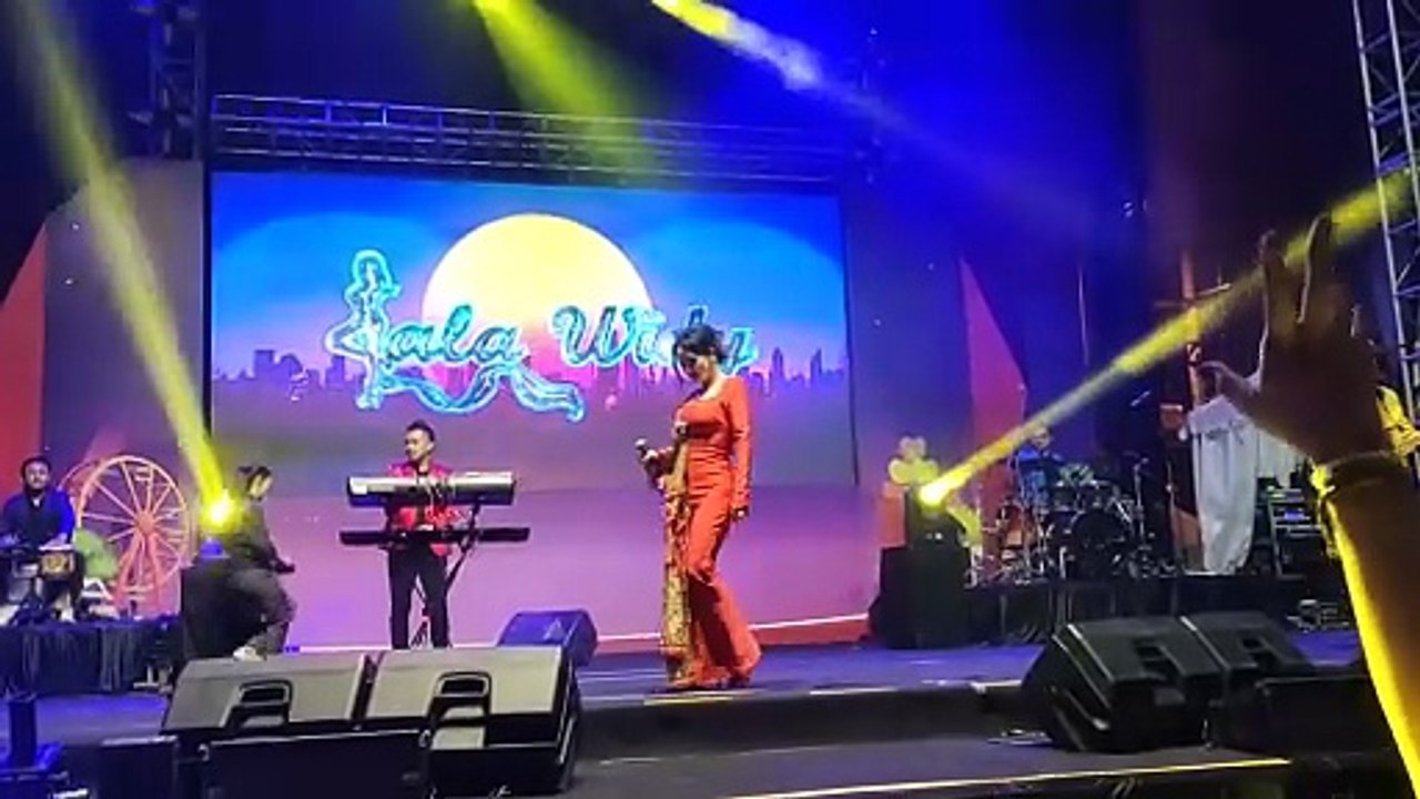 LALA WIDY - STECU STECU di Kota Batu