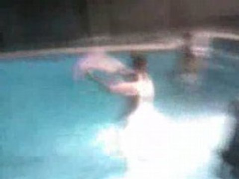 Piscinechezgaetan.avi 2222