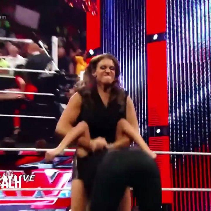 Brie Bella vs Stephanie McMahon SummerSlam contract signing Raw - Copy