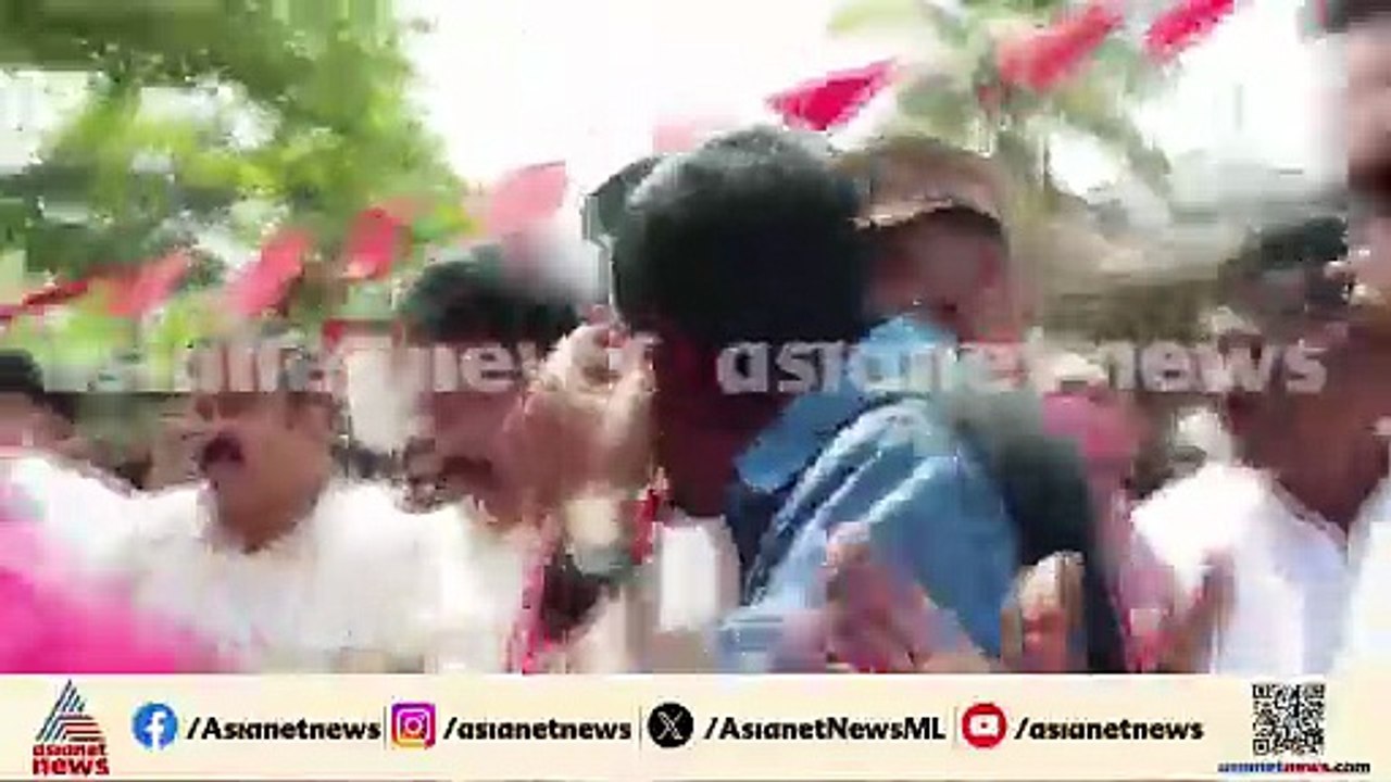 പി.കെ ശശി പാലക്കാട് വിമത കൺവെൻഷനിൽ; മുദ്രാവാക്യ...