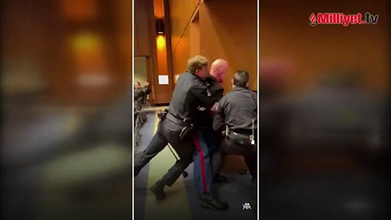 'Kimse İsrail için savaşmak istemiyor' diyen emekli askerin kolunu kırdılar! ABD'de İran savaşını protesto eden deniz piyadesine sert müdahale