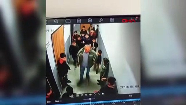 Van'da bir veli okulu basıp öğrenciyi darbetti! Dehşete düşüren şiddet görüntüleri kamerada