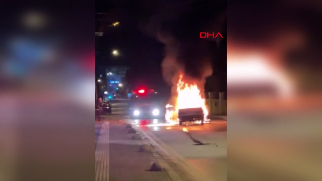 Seyir halindeki otomobil alev alev yandı