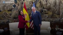 La ministra Robles al embajador de Estados Unidos en España: "No, no, no, yo estoy con Trump"