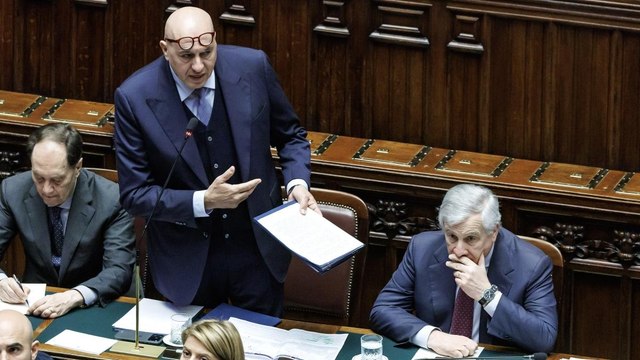 Crosetto durante le comunicazioni alla Camera: «Alzata al massimo livello la protezione della rete di difesa aerea»