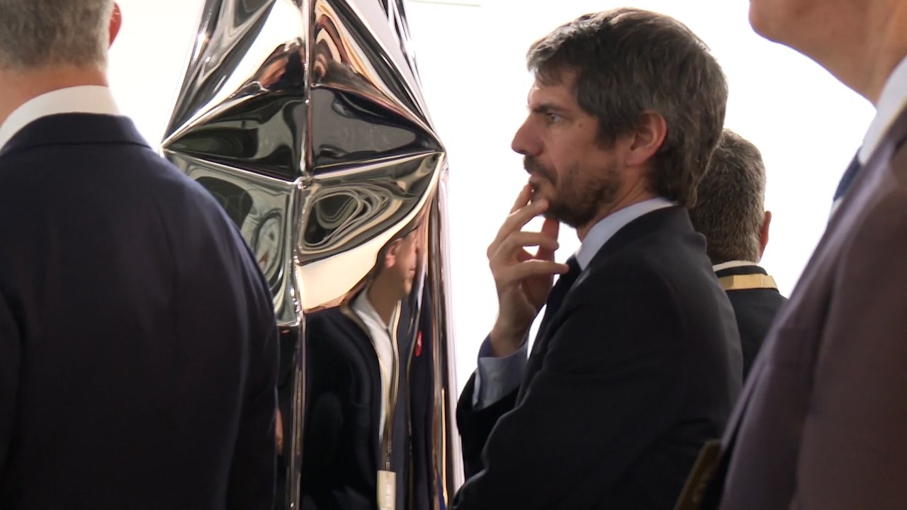 Pitadas a Urtasun en su visita a Arco junto a los reyes Felipe VI y Letizia
