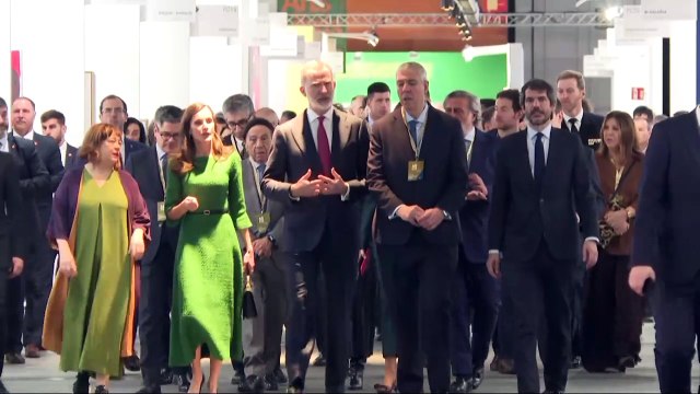 Los Reyes inauguran la 45 edición de ARCO, interesados por ausentes por la guerra de Irán