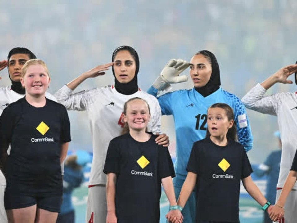 Nach stillem Protest: Irans Spielerinnen überraschen während der Hymne