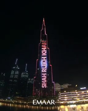 برج خليفة يحتفل بعيد ميلاد شاروخان