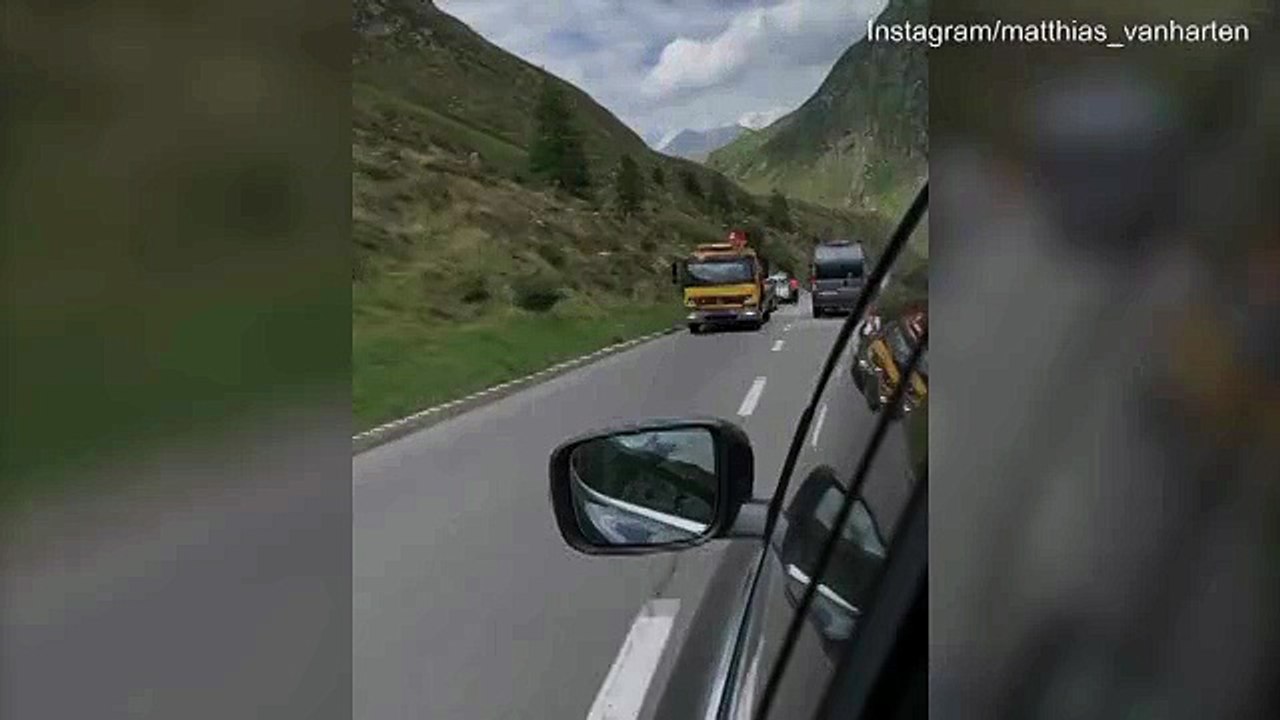 فيديو يوثّق حادث تصادم بين سيارات فخمة وحجم الخسائر بالملايين