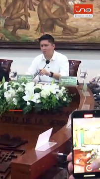 Concejales municipales fueron notificados con una resolución municipal que autoriza al alcalde Jhonny Fernández a continuar ejerciendo sus funciones desde el penal de Palmasola.