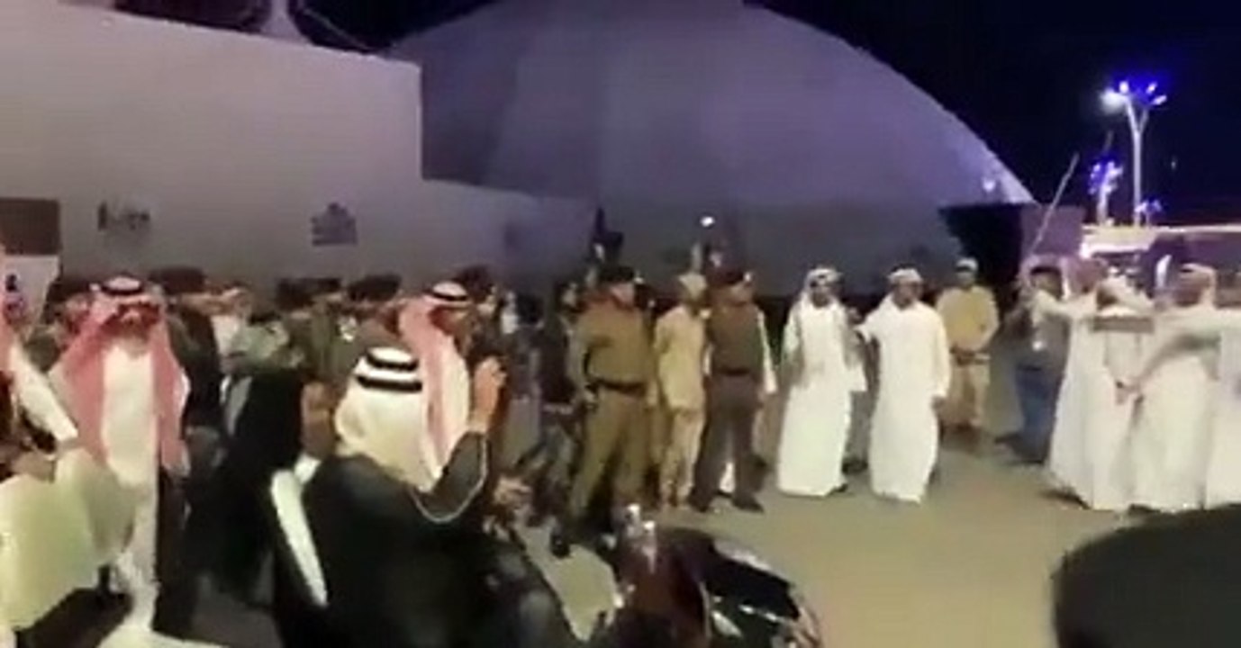بالفيديو... بهذه العبارة المؤثرة استقبل أبناء الإمارات الأمير خالد الفيصل