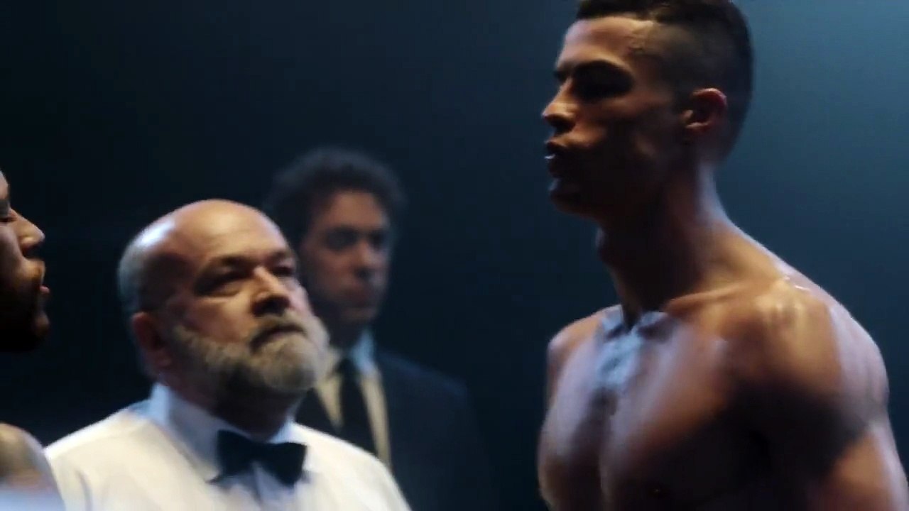 شاهد رونالدو ونيمار وجهًا لوجه على حلبة الملاكمة