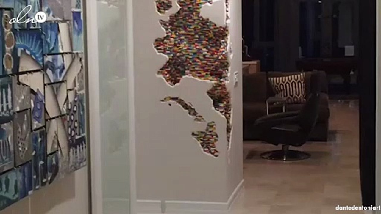فنان يرسم لوحاته باستخدام الـ Lego... رسوماته تبث الحياة في الجدران